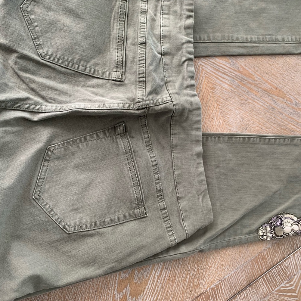 Soft Surroundings Pants Tapered Leg Pull On Medium Green Embellished Waist 34” - Picture 6 of 8